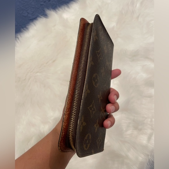 Authentic Louis Vuitton Large Zip Around Wallet | TH1020 - Picture 14 of 15